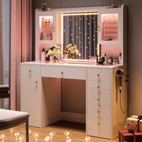 Commode de chambre contemporaine en bois laqué blanc, écologique, durable, haut de gamme, avec miroir sur pied à LED et bureau de maquillage de luxe