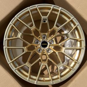 Ruota ad alta resistenza cerchio in lega a raggi incrociati raso nero congelato oro 19 20 pollici ruota forgiata 5X112 in magazzino per BMW M4 CSL - Product Image 1