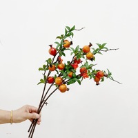 Kunstmatige 5-koppige kleine granaatappeltakken, mini-granaatappelvruchten, decoratief ornament voor woonkamer, tv-kast en tafel