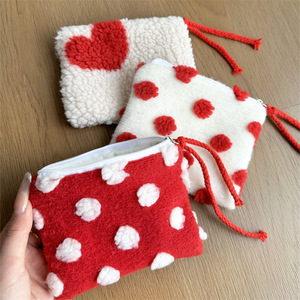 Borsa portaoggetti morbida in peluche da donna, portatile, carina, ecologica, in lana a pois, borsa da viaggio per cosmetici, borsa per il trucco in lana d'agnello - Product Image 3