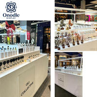 Kiosque de présentation de parfums de luxe écologique avec étagères lumineuses LED, durable, facile à nettoyer, mobilier de vente au détail de parfums sur mesure, solution adaptée pour