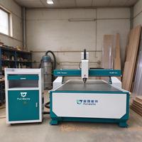 Machine de découpe et de gravure CNC pour la signalétique professionnelle, idéale pour les ateliers de signalétique, la gravure et la découpe de PVC, acrylique, aluminium et Alucobond.
