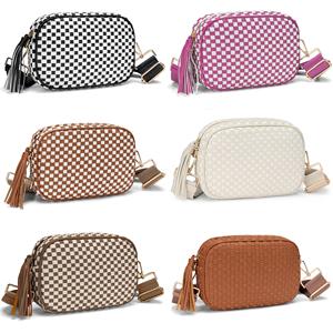 Sac bandoulière tissé à motif damier pour femme en PU, sac à main de <span class=keywords><strong>voyage</strong></span> avec sangle réglable et pompon - Product Image 1