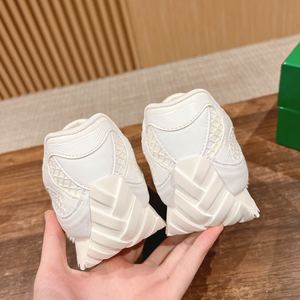 รองเท้าผ้าใบแบบสวมใส่สบาย ระบายอากาศได้ดี มีเชือกผูก ปิดนิ้วเท้า เหมาะสำหรับคู่รัก ใส่ไปเรียนได้ เพิ่มความสูง แฟชั่นอินเทรนด์ เดินสบาย ปี 2025 - Product Image 3