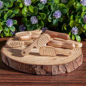 Peigne en bois de pêche élégant et raffiné, mini peigne à cheveux portable de 3 cm pour les voyages et la décoration - Product Image 3