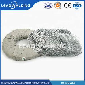 <span class=keywords><strong>Fil</strong></span> <span class=keywords><strong>barbelé</strong></span> galvanisé en gros pour la protection des clôtures, la sécurité des ranchs et l'isolation - Product Image 4