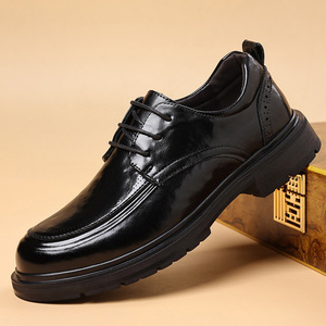 Zapatos de cuero para hombre, estilo británico, con suela gruesa, cordones, punta redonda, color negro y marrón, casuales, para las cuatro estaciones. - Product Image 1