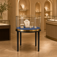 Support de présentation de bijoux en verre cylindrique rond personnalisé avec plateau en velours bleu et bordure dorée pour les magasins de bijoux en gros