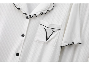 PJ-052 Ensemble de pyjama doux en modal pour femme, manches courtes, col côtelé, tissu fin tissé, 2 pièces, avec logo frontal, idéal printemps-été - Product Image 6