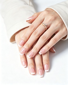 Faux ongles blancs courts style cercueil à application facile, rose nude brillant, à presser, réutilisables, pour DIY Nail Art, mariages et fêtes - Product Image 1