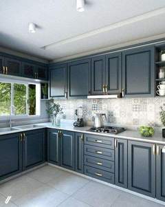 Cuisine élégante bleu marine et blanc avec crédence en marbre et quincaillerie en laiton - Product Image 4