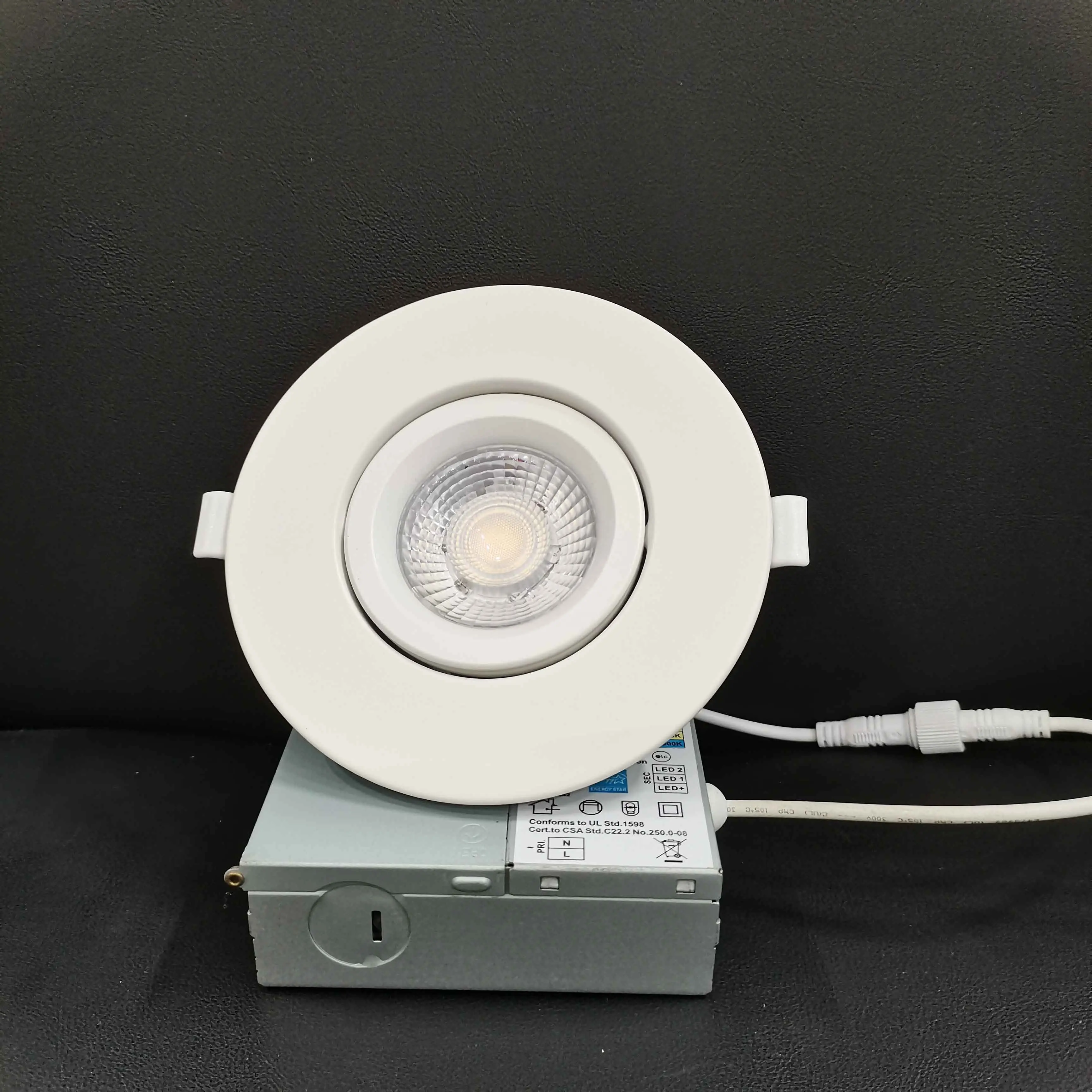 ETL ES FCC giá thấp 4inch 9W Trắng LED SMD Gimbal Downlight cri90 IP44 ẩm vị trí 120V năng lượng Sao