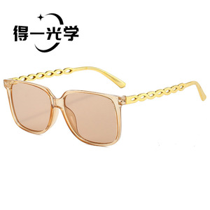 <b>Square</b> Oversized Chain Sunglasses For Women UV400 PC <b>Frame</b> Red Lens Outdoors Driving Party - Product Image 2