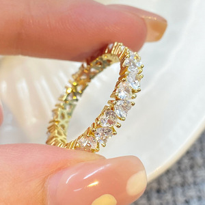 Anillos de Piedras Preciosas Hipoalergénicos e Impermeables al por Mayor, Anillos de Eternidad con Corazón de Circonio Chapados en Oro para Mujer - Product Image 2