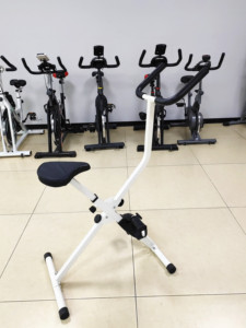 2024 nouveau <span class=keywords><strong>type</strong></span> <span class=keywords><strong>de</strong></span> vélo <span class=keywords><strong>de</strong></span> gymnastique d'entraînement <span class=keywords><strong>de</strong></span> fitness vélos d'exercice pliables pour la gym à domicile - Product Image 5
