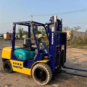 รถยกพาเลทดีเซล Komatsu รุ่น FD30 3 ตัน ยกสูง 3 เมตร ยางตัน ขับเคลื่อนล้อหน้า แบบแมนนวล พร้อมเสากระโดงสองตอน สำหรับเครื่องยนต์ - Product Image 4