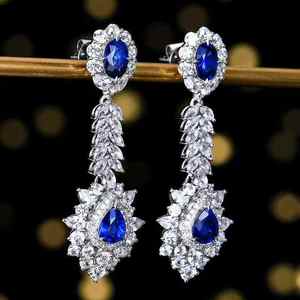 Boucles d'oreilles pendantes SGARIT Sri Lanka, saphir bleu naturel 2,16 ct, or massif 18 carats, 42 diamants 0,126 ct, 78 saphirs blancs. - Product Image 3