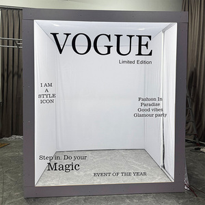 Cabina de Fotos Plegable de Madera de Alta Gama con Luces LED e Interior Plateado para <span class=keywords><strong>Alquiler</strong></span> en Ángulo Alto - Product Image 3