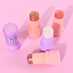 Iluminador en Barra de Larga Duración Tipo Gel Ligero que Ilumina y Realza el Tono de la Piel - Product Image 4