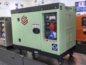 เครื่องกำเนิดไฟฟ้าดีเซลเคลื่อนที่แบบเฟสเดียวคุณภาพสูง เงียบพิเศษ ขนาด 5KW-15KW แรงดันไฟฟ้า 110V 220V 380V สำหรับการตั้งแคมป์ - Product Image 2