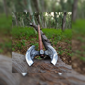 Hache viking à double lame faite à la main avec runes gravées, hachette longue et manche en bois - Product Image 1