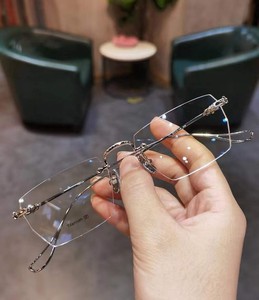 Nouvelles lunettes de <span class=keywords><strong>myopie</strong></span> sans monture anti-lumière bleue personnalisées irrégulières Xiaohongshu Instagram look naturel tendance argent unisexe - Product Image 1