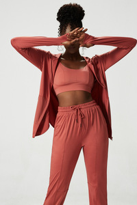 <span class=keywords><strong>Veste</strong></span> de yoga avec logo personnalisé Vêtements de fitness slim à manches longues pour femmes Vêtements de <span class=keywords><strong>sport</strong></span> de <span class=keywords><strong>grande</strong></span> <span class=keywords><strong>taille</strong></span> <span class=keywords><strong>Veste</strong></span> athlétique avec trou pour le pouce - Product Image 2