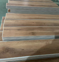 Revêtement de sol SPC imperméable, planches de vinyle de luxe, système de clic, noyau rigide, revêtement de sol SPC en PVC pour intérieur