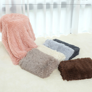 Maßgefertigte Designer Luxus Kunstfell Einfarbige Gewichtsdecke für Haustiere Winter Camping Outdoor Gemütliches Bett Menschen Kinder Hunde Picknick Decke - Product Image 3