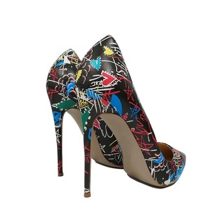 Scarpe pump da donna colorate con Graffiti neri <span class=keywords><strong>tacchi</strong></span> alti Sexy <span class=keywords><strong>tacchi</strong></span> alti da 12cm per lo stile di moda per feste - Product Image 2
