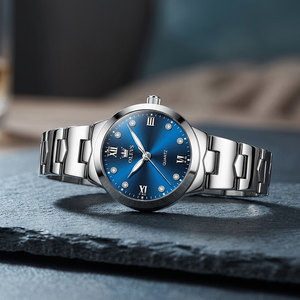 Reloj de Cuarzo de Acero Inoxidable Elegante y de Lujo 3735 con Indicador de Día/ Fecha, Resistente al Agua 3BAR, Logotipo Personalizado OEM para Mujer - Product Image 3