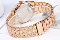 Montre à quartz M0715 avec boîtier en alliage, design entièrement serti de diamants, en acier inoxydable, lumineuse, étanche, cadran en verre, pour affaires