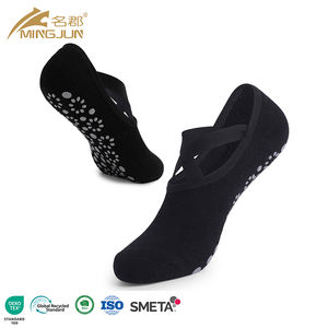 Youth Barre Grippy Invisible Calze Antiscivolo Pilates Calcetines Low Cut Anti Slip Yoga Calcetines tobilleros con logotipo en la parte inferior - Product Image 1