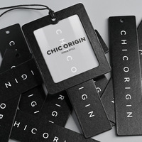 Nouvelles étiquettes suspendues pour vêtements en carton noir brillant haut de gamme, personnalisées, avec logo, sur mesure, pour vêtements