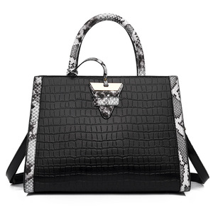 Thời trang của Phụ nữ PU <span class=keywords><strong>Tote</strong></span> Túi với chuỗi thư in màu chặn thiết kế không thấm nước công suất lớn Vai Túi - Product Image 1