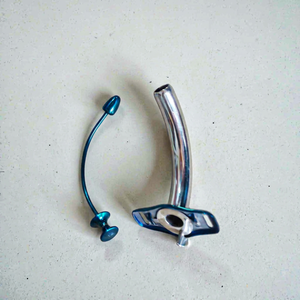 Tubo de Traqueostomía con Cánula Interna para Manejo de Vías Respiratorias y Cuidado del Paciente - Product Image 1