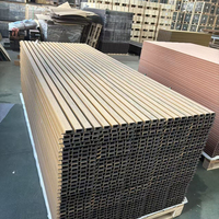 Panneaux muraux en co-extrusion, lattes en composite bois-plastique WPC, résistance aux UV, bardage en shiplap pour l'extérieur