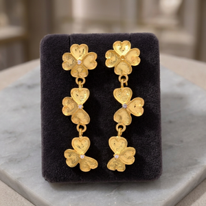 Boucles d'oreilles clous en laiton faites à la main avec perles Tai argentées, motif floral ethnique, bijoux indiens hindous unisexes certifiés, vente en gros pour anniversaire - Product Image 2