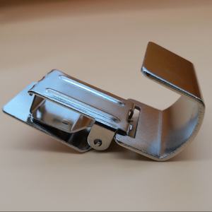 Pince à tapis en acier inoxydable avec crochet, fabrication de tôles (estampage) pour suspendre les tapis - Product Image 3