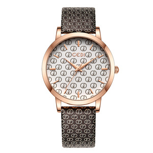 Reloj elegante para mujer, único y de alta calidad, con correa de cuero y diseño de letras. - Product Image 5