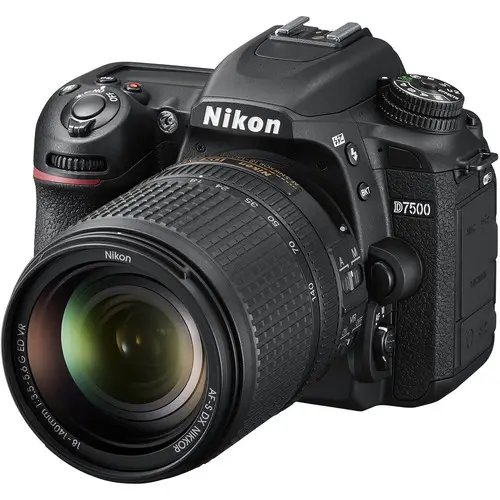 Nova câmera Nikonn D7500 DSLR com lente 18-140mm