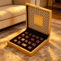 Boîte cadeau en bois personnalisée avec logo, motif découpé au laser, doublure en velours doux, charnière métallique pour le stockage de chocolats et de dattes du Ramadan