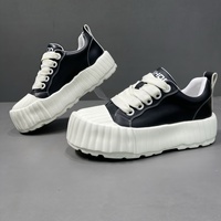 Baskets blanches pour hommes en cuir pleine fleur à semelle épaisse, à talon mi-haut, à lacets, style skate, polyvalentes et décontractées