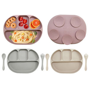 Assiette d'apprentissage multifonctionnelle en silicone à 4 compartiments avec ventouses faciles à fixer, ensemble de vaisselle rectangulaire pour enfants - Product Image 1
