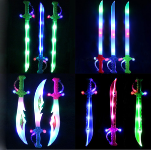 <span class=keywords><strong>Épée</strong></span> pirate LED clignotante promotionnelle 2022 pour enfants - Cadeaux de fête pour garçons pour Halloween, Thanksgiving et la rentrée scolaire - Product Image 2