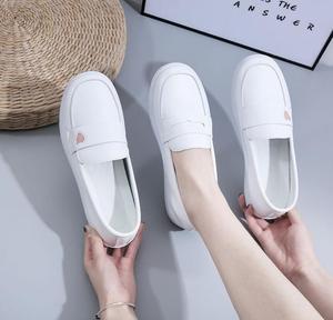 รองเท้าทํางานลําลองสตรีพื้นนุ่มสีขาวระบายอากาศได้สบายและไม่ลื่น พื้นเรียบ ขายส่งรองเท้าเดี่ยวตามฤดูกาล - Product Image 5