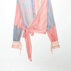 Camicia da <span class=keywords><strong>donna</strong></span> personalizzata 2026 in <span class=keywords><strong>cotone</strong></span> a blocchi di colore con scollo a cravatta e righe trasparenti, camicetta con bottoni a contrasto, OEM/ODM da fabbrica cinese - Product Image 6