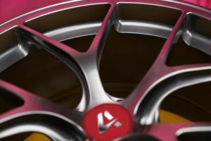 Jantes sportives noires brillantes de 21 et 22 pouces, design multi-branches, adhérence améliorée, compatibles avec plusieurs berlines populaires, pleines de dynamisme - Product Image 4