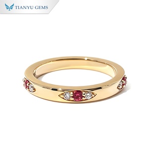 Anillo de Compromiso Tianyu Personalizado con Diamantes y Circonitas. Anillo de Eternidad con Gemas Engastadas, Anillo Apilable Minimalista para Aniversario - Product Image 1