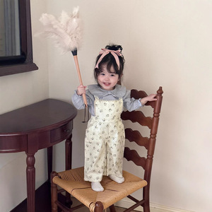 2025年新作 ブルー花柄コットンベビー服ロンパース 女の子用 春夏 幼児用ワイドレッグサスペンダーパンツ - Product Image 1